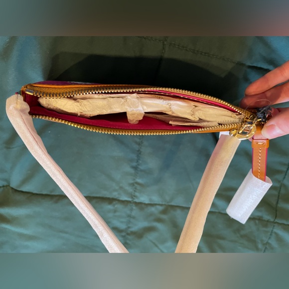 NWT Dooney & Burke Disney Aristocats Pink Wristlet/ Zip Wallet - Picture 6 of 11